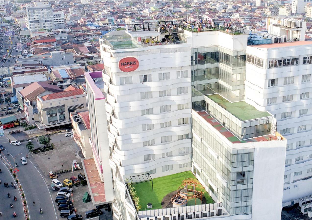 Harris Hotel Pontianak Exterior foto
