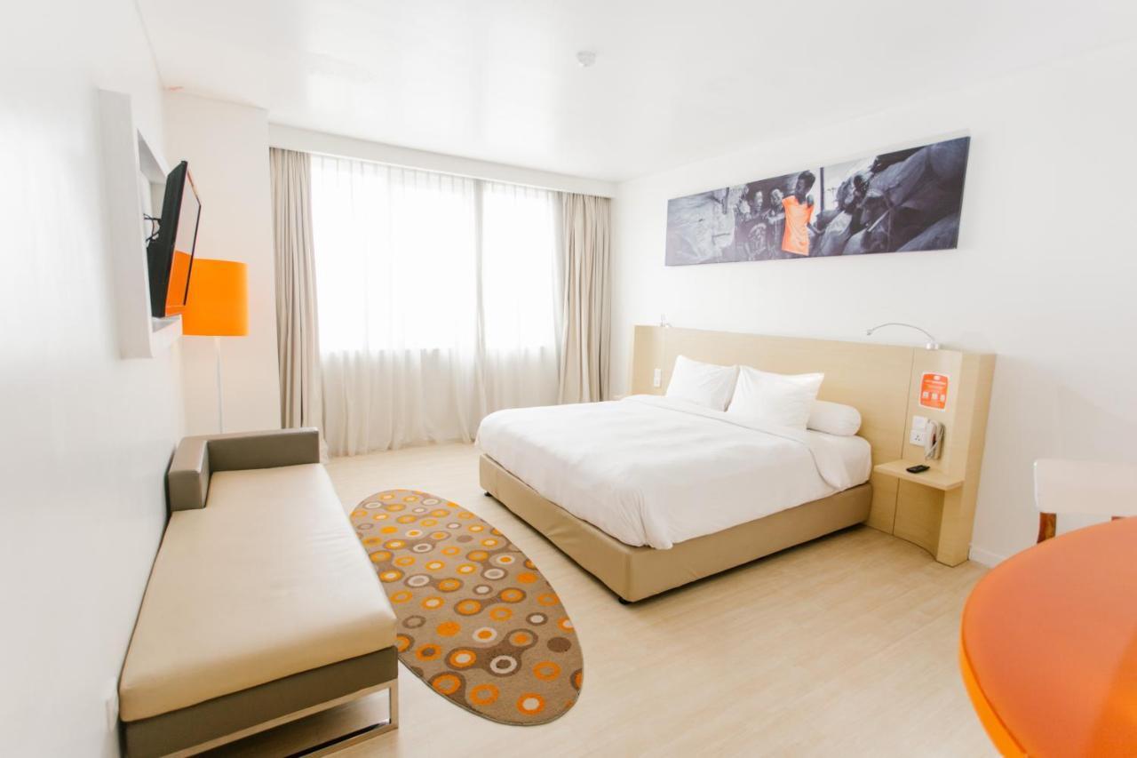 Harris Hotel Pontianak Exterior foto