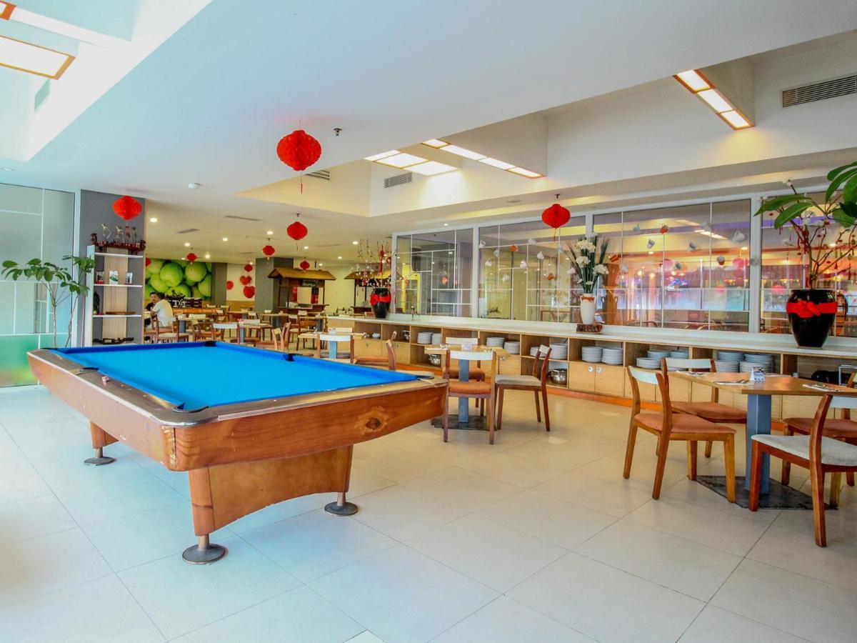 Harris Hotel Pontianak Exterior foto